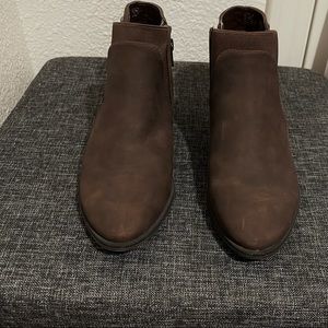 Vera Wang Simply Stretch Brown Booties 7.5 Medium